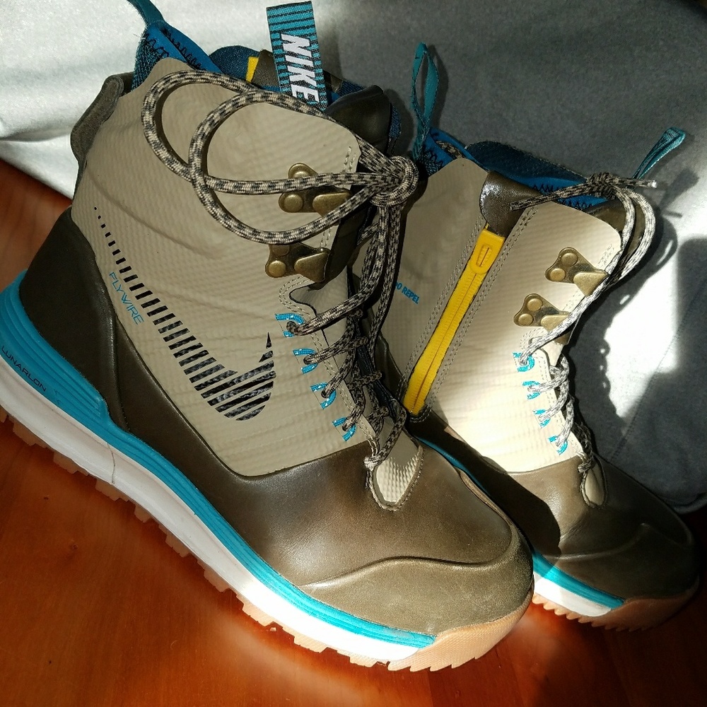 NIKE LUNARTERRA ARKTOS BOOTS SZ. 7